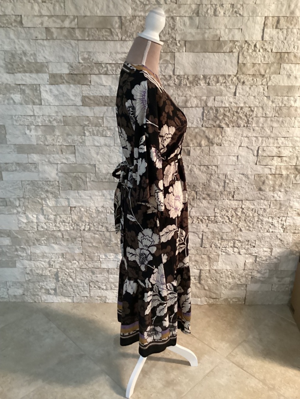 Sofia by Sofia Vergara Tie-Back Dress with Wide Sleeves (NWT) - Picture 6 of 13